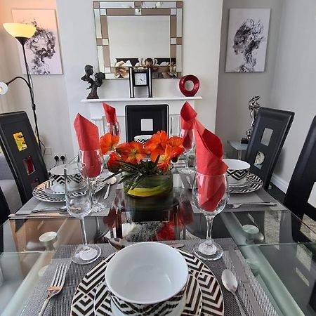 Stunning Holiday Home. Free Parking. Манчестер Экстерьер фото