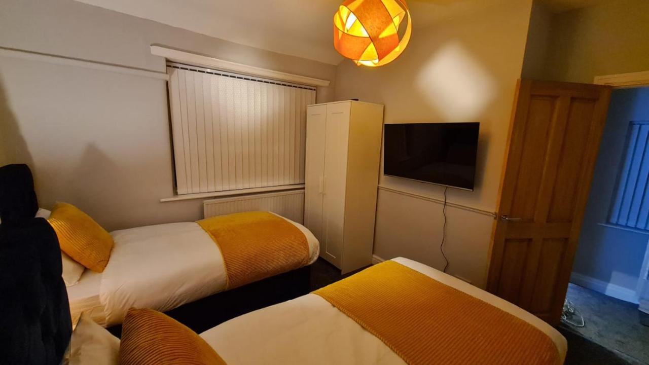 Stunning Holiday Home. Free Parking. Манчестер Экстерьер фото