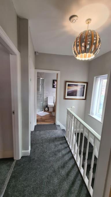 Stunning Holiday Home. Free Parking. Манчестер Экстерьер фото