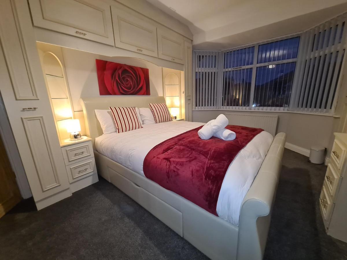 Stunning Holiday Home. Free Parking. Манчестер Экстерьер фото
