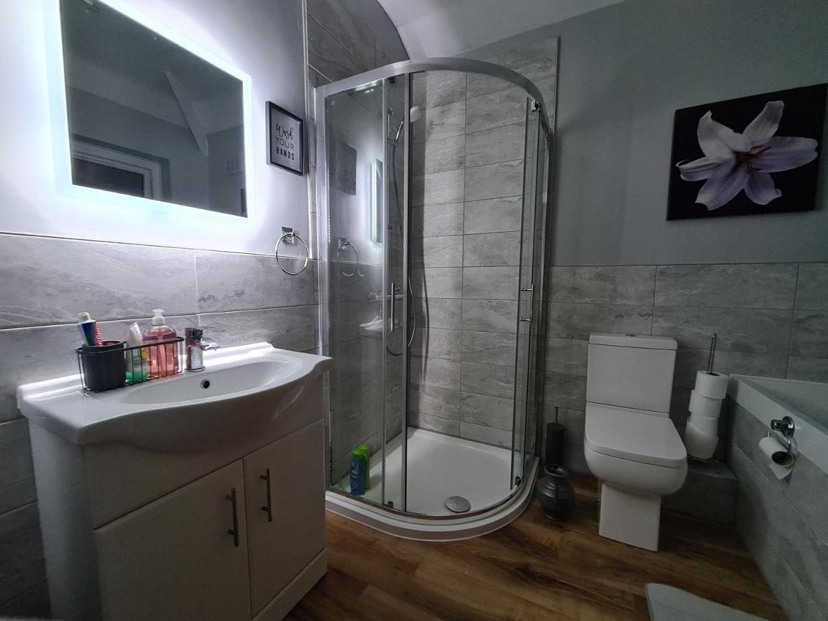 Stunning Holiday Home. Free Parking. Манчестер Экстерьер фото