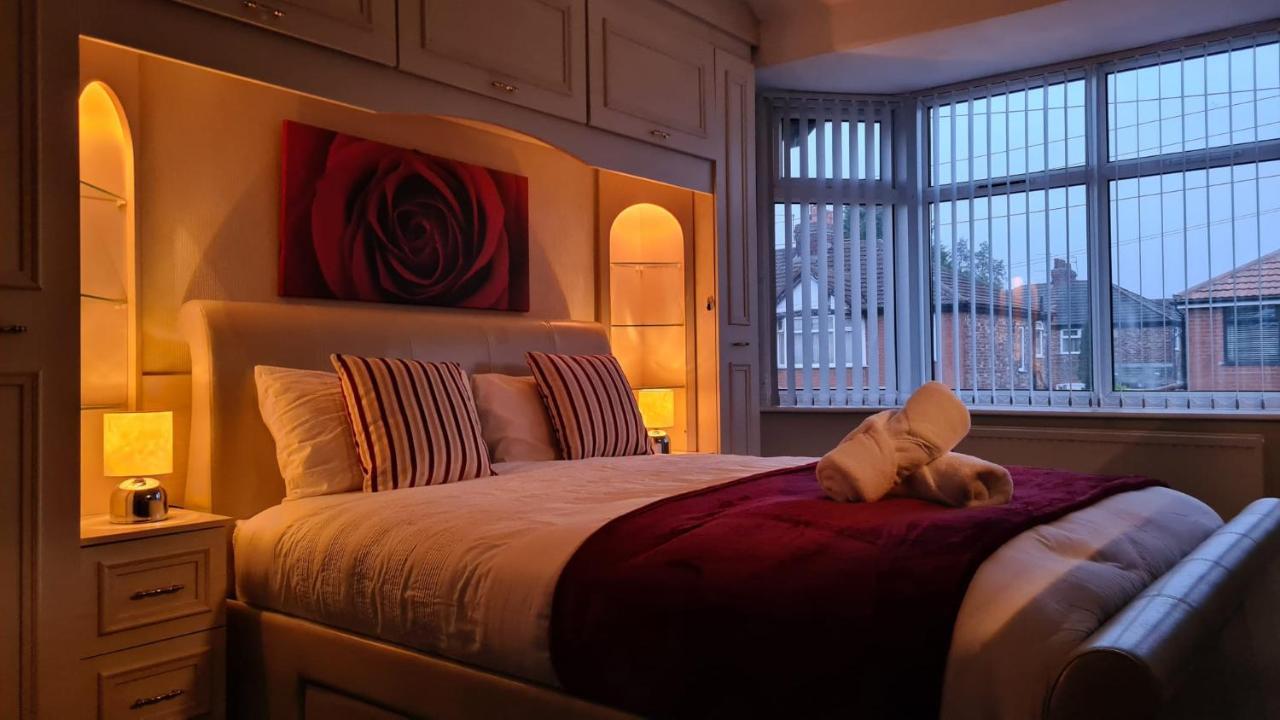 Stunning Holiday Home. Free Parking. Манчестер Экстерьер фото