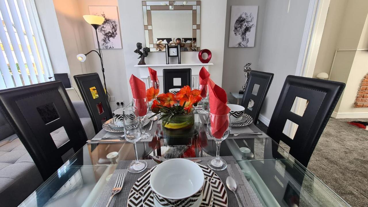 Stunning Holiday Home. Free Parking. Манчестер Экстерьер фото